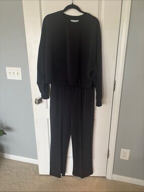 Black Women's Two-Piece Lounge Set - Relaxed Sweatshirt & Wide-Leg Pants